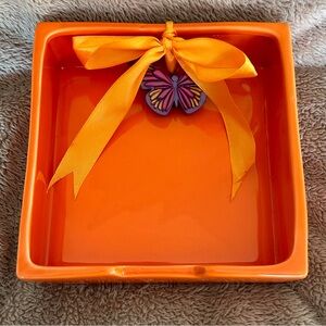 Ceramic napkin holder with pretty butterfly